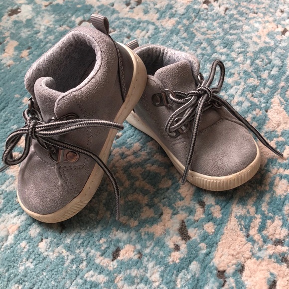 Carter’s sneakers size 4 - Picture 2 of 4